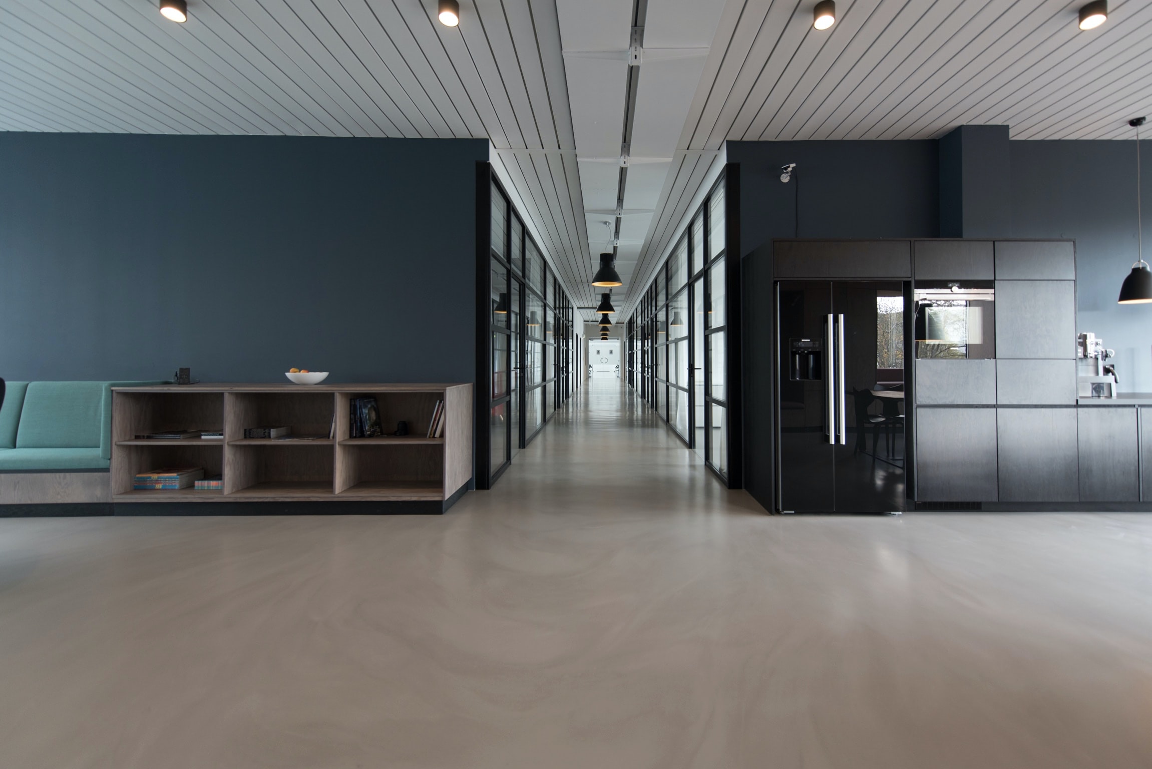 Il cartongesso è un materiale estremamente versatile e velocizza l'esecuzione di molti lavori. Riccio4 esegue lavori in cartongesso nelle zone di Lugano, Bellinzona, Chiasso, Mendrisio e Locarno. Interno di un ufficio. Tutte le pareti sono realizzate in cartongesso. Riccio4 esegue lavori in cartongesso nelle zone di Lugano, Bellinzona, Chiasso, Mendrisio e Locarno.