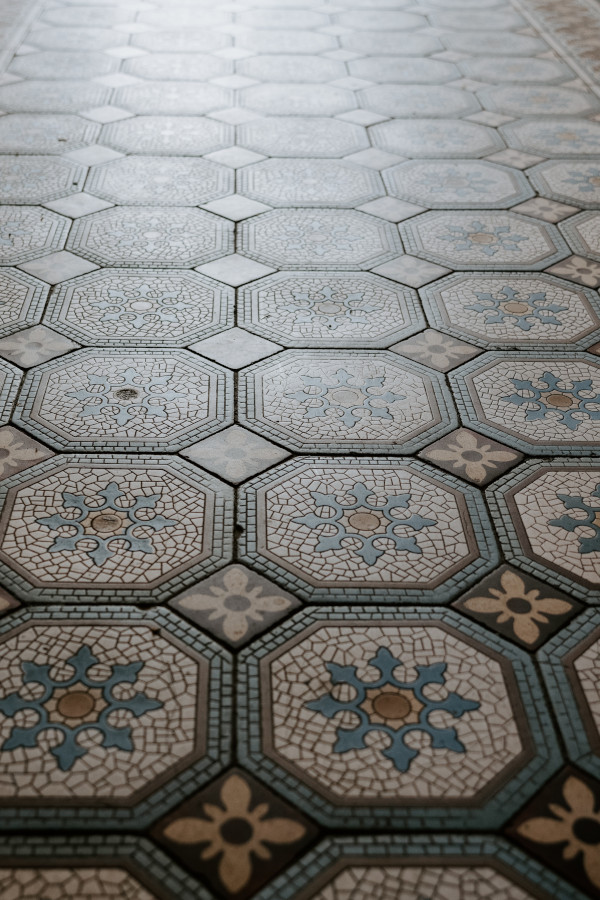 L'esperienza nella posa piastrelle fa capire che tipo di fughe usare. Noi di Riccio4 eseguiamo lavori di posa piastrelle nelle zone di Lugano, Bellinzona, Chiasso, Mendrisio e Locarno Posa piastrelle a mosaico. Esempio di fuga larga. Noi di Riccio4 eseguiamo lavori di posa piastrelle nelle zone di Lugano, Bellinzona, Chiasso, Mendrisio e Locarno